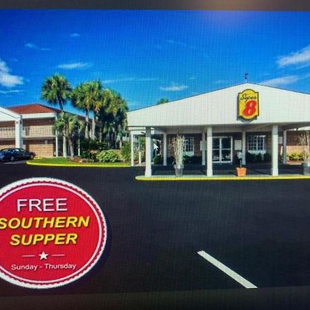 Super 8 By Wyndham Lake City Εξωτερικό φωτογραφία