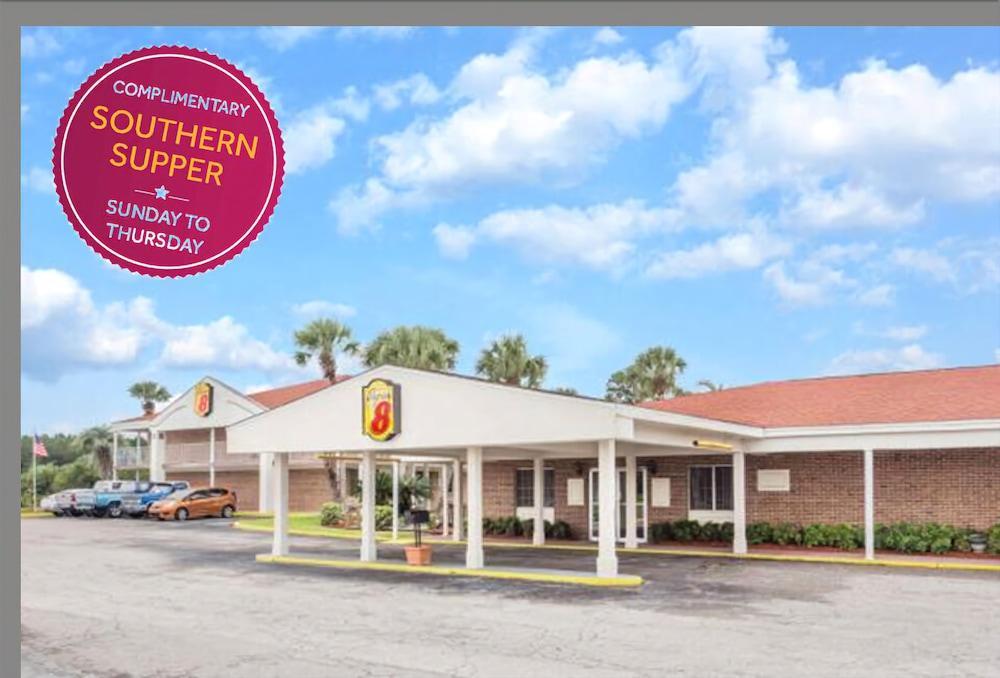 Super 8 By Wyndham Lake City Εξωτερικό φωτογραφία