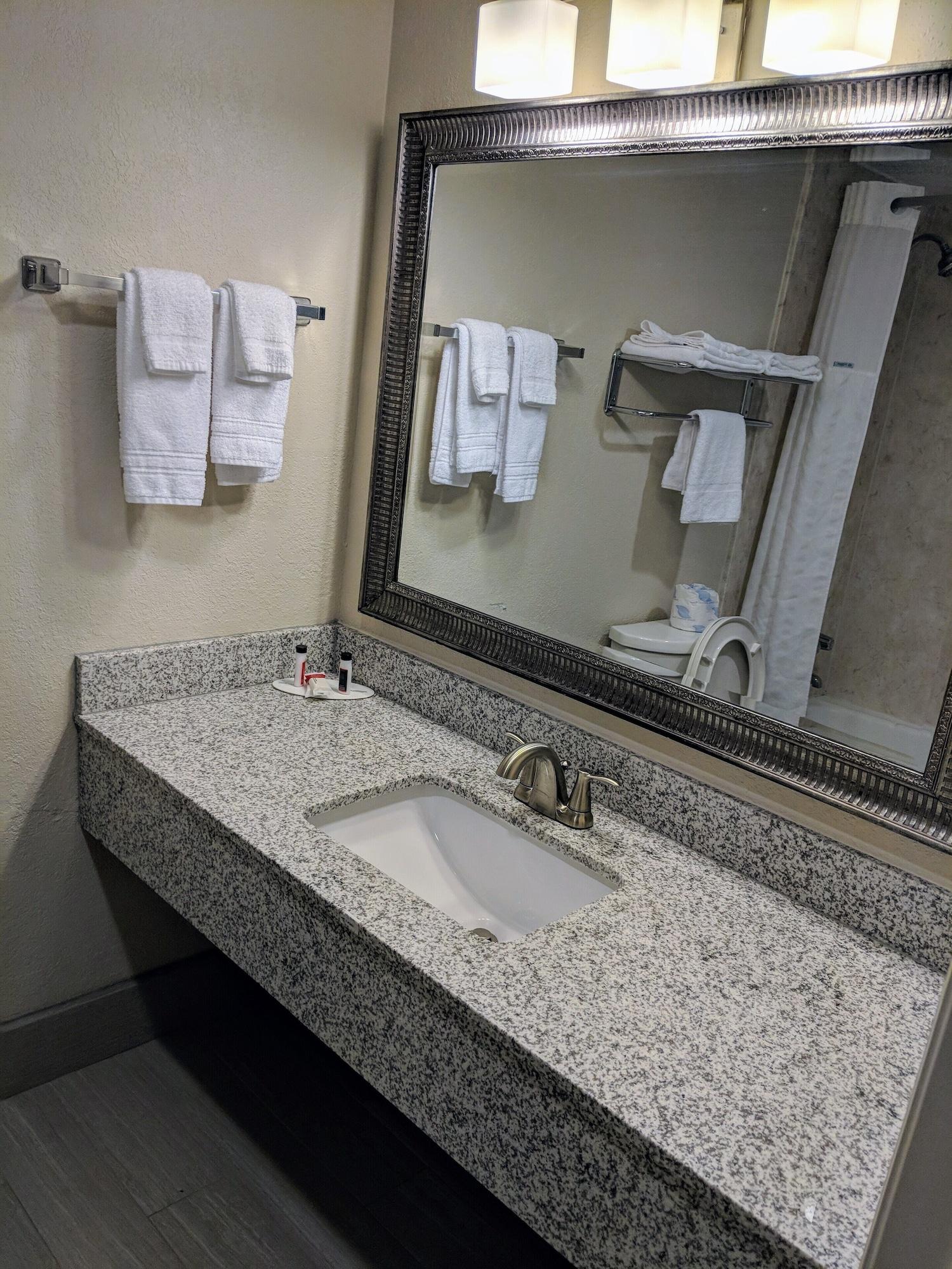 Super 8 By Wyndham Lake City Εξωτερικό φωτογραφία