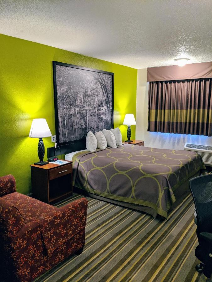 Super 8 By Wyndham Lake City Εξωτερικό φωτογραφία